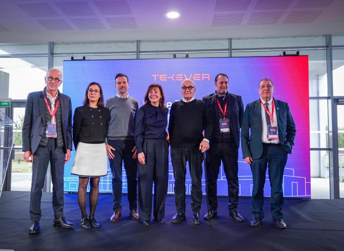 Autour de la pré-inauguration du futur site industriel de Tekever à Cahors, les représentants de l’entreprise, des collectivités locales et de la région Occitanie réunis pour marquer une étape clé du déploiement industriel du groupe, appelé à produire ses premiers drones sur le site avant l’été 2026. (Photo Tekever)