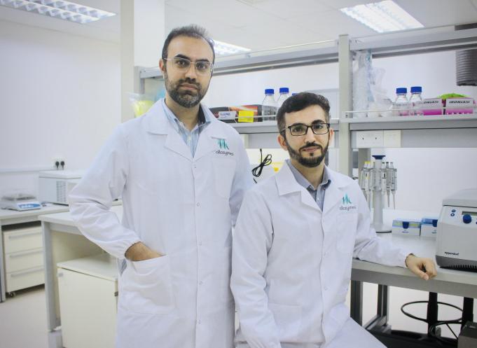 De gauche à droite : Peyman Salehian, co-fondateur et CEO d’Allozymes et Akbar Vahidi, directeur technique et cofondateur d’Allozymes. (Photo : Allozymes)