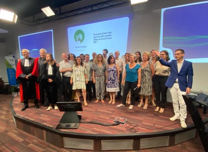 Les participants au Grand Procès de la RSE avec Thierry Faba et Damien Luciani, aux manettes de cet événement. 