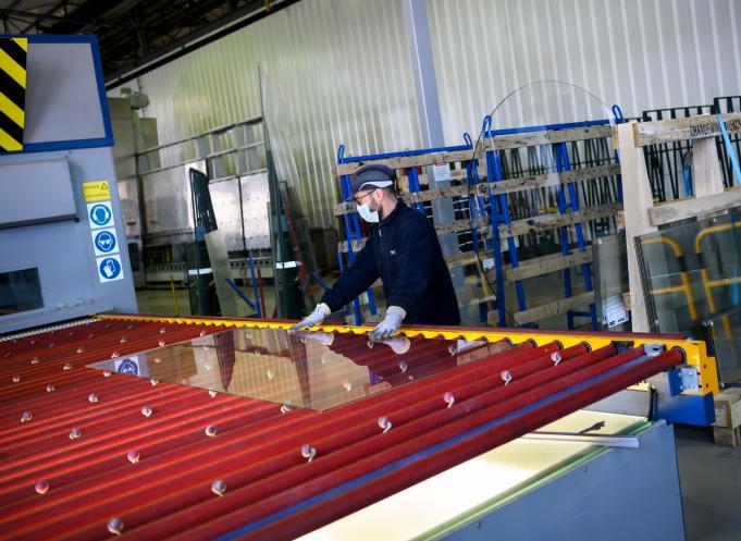 RIOU Glass fabrique et transforme chaque année 100 000 tonnes de verre plat