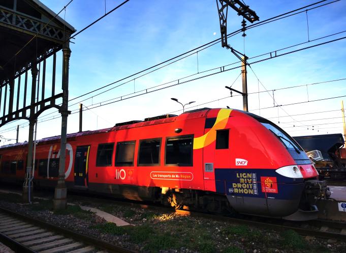 Le « Plan Rail » 2020-2028, doté de 1,6 milliard d'euros, se matérialise notamment par la réouverture aux voyageurs de la ligne « Rive Droite du Rhône » après 50 ans d’arrêt.