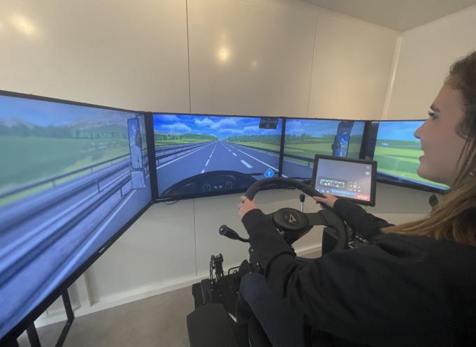 Transdev Occitanie recherche des conducteurs en Haute-Garonne et propose de faire de la simulation de conduite lors de ces jobs dating, les 20 et 21 mars 2024. (Photo : Transdev Occitanie)