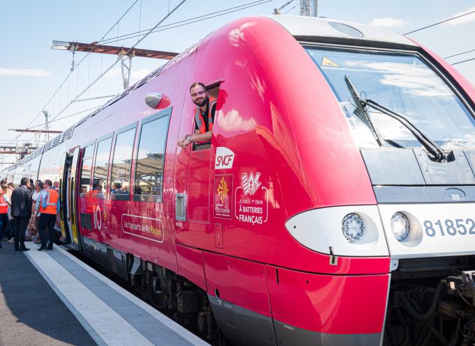 Le premier train liO à batteries d’Occitanie est entré en service ce 31 août. Sa particularité ? Une rame existante dont les moteurs diesel ont été remplacés par des batteries lithium-ion. (Photo Région Occitanie)