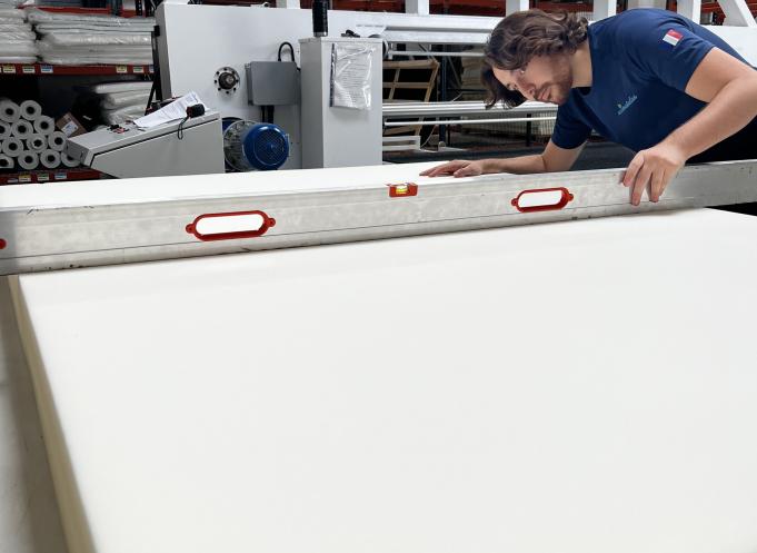 La société héraultaise a reconditionné 40 000 matelas depuis sa création en 2017. (Photo : Ecomatelas)