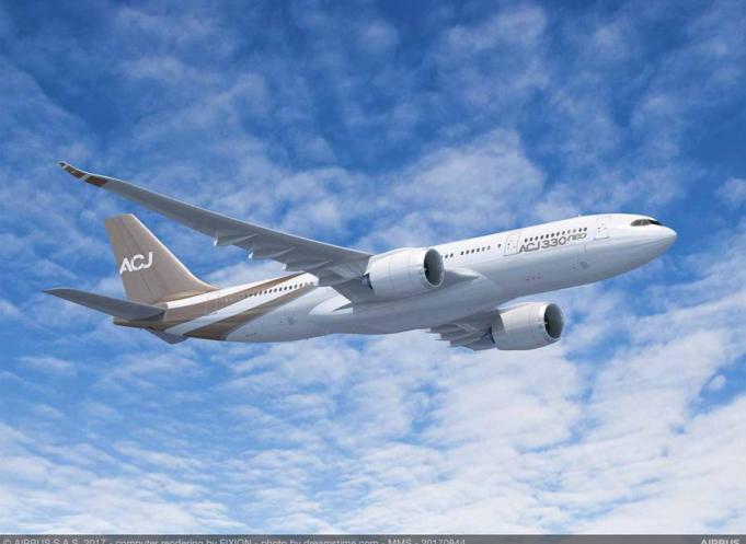 L' ACJ330neo peut transporter jusqu'à 25 passagers et relier l'Europe à l'Australie sans escale