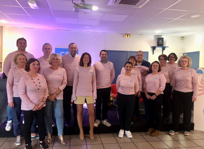 L'équipe des responsables du CFA commerce et services de Blagnac avec Guillaume Gomez, parrain du centre ( 3ème au fond en partant de la gauche), Maguelone Pontier (au centre) et  Thomas Fantini (à sa droite), les coprésidents. 