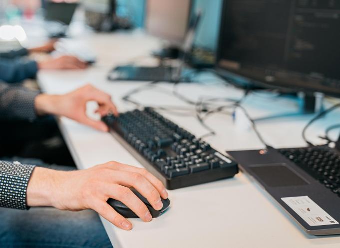 Cette initiative, cofinancée par l’État, vise à structurer un réseau régional de 120 référents séniors au sein des entreprises d’Occitanie. (Photo Pixabay)