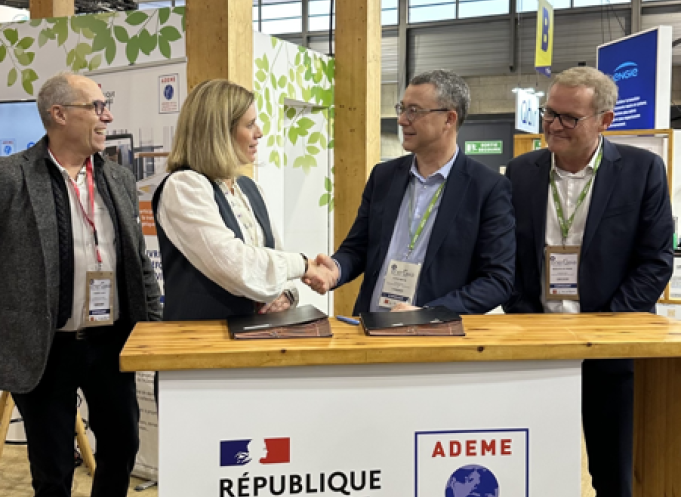 De gauche à droite : Thierry Baig, Céline Vachey, directrice régionale de l'ADEME Occitanie, Alban Mathé, directeur Sud-Ouest de GRDF et Nicolas Le Crenn. (Photo GRDF)