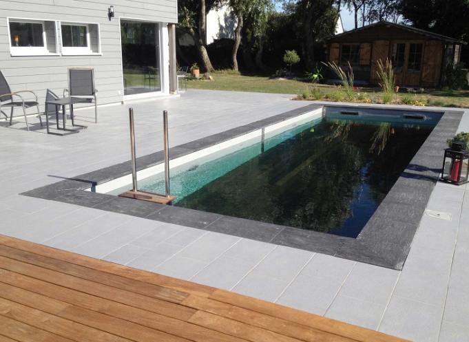 Piscine avec le système Pooldeck abaissé