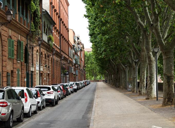 Le marché du logement neuf à Toulouse traverse une période critique : au 1er semestre 2025, les ventes au détail chutent à un niveau jamais observé, tandis que l’offre disponible s’amenuise dangereusement. (Photo Pixabay)
