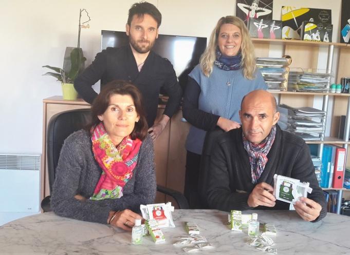 L'équipe avec assis à la table Michel et Corinne Bourdoncle, les fondateurs