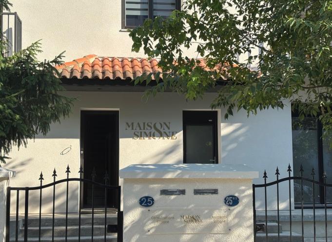 Portée par une équipe pluridisciplinaire de médecins gynécologues et de professionnels du soin et du bien-être, Maison Simone accompagne les femmes pour leur permettre de vivre pleinement et sereinement cette étape charnière de leur vie. (Photo Maison Simone)