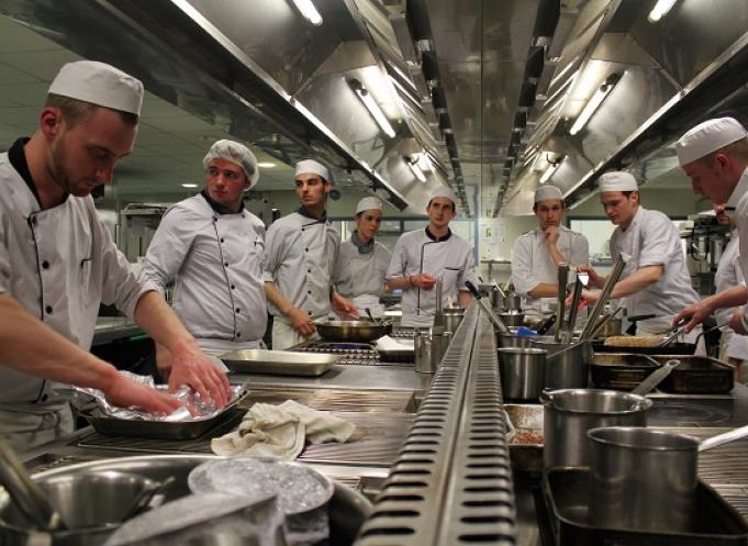 50 à 55% des formations du CFA Commerce et services de Blagnac sont dédiées à l'hôtellerie-restauration. 