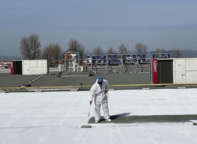 Le revêtement blanc Solarcoat baisse la température intérieure