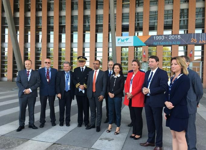 Au centre, le directeur de l’établissement Narendra Jussien. A sa droite, Delphine Gény-Stephann, secrétaire d'Etat auprès du ministre de l'Économie et des Finances, venue assister à la journée d’inauguration le 11 octobre dernier.