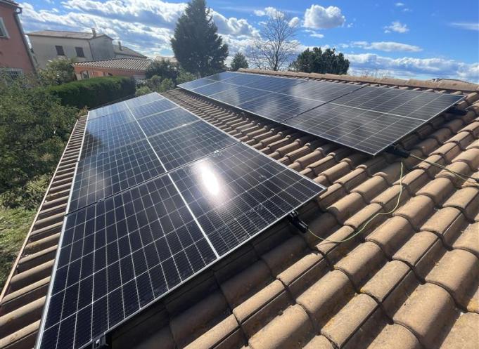 Depuis sa création en 2018, Allo Solar revendique 300 000 clients. Avec sa nouvelle usine en 2025, l'entreprise veut devenir "l'Amazon du photovoltaïque". (Photo : Allo Solar)