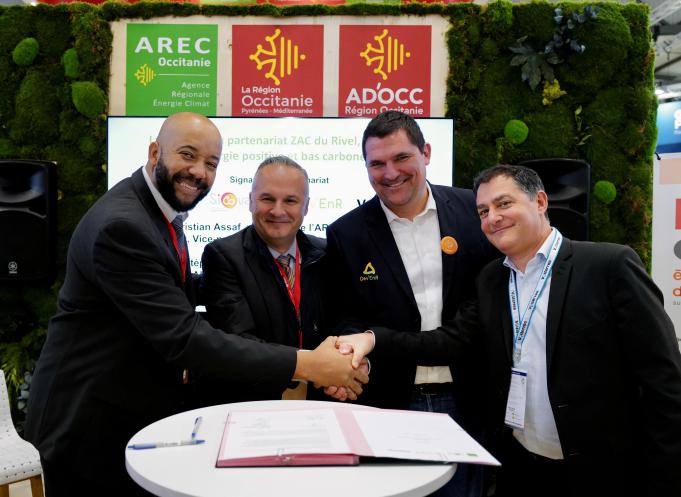 De gauche à droite : Pascal Chicot, vice-président de la communauté de l’agglomération du Sicoval en charge de l’énergie, la biodiversité et le programme alimentaire de territoire, Christian Assaf, président de l’AREC, l’Agence Régionale de l’Énergie et du Climat, Stéphane Bozzarelli, président de DEV’EnR, Alexis Bouanani, directeur de Volterres. (Photo : Frédéric Scheiber / AREC)