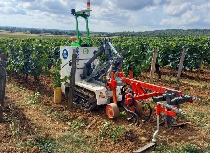 Le robot Jo de Naïo Technologies a été lauréat du salon Vinitech Sifel fin novembre @Naïo Technologies