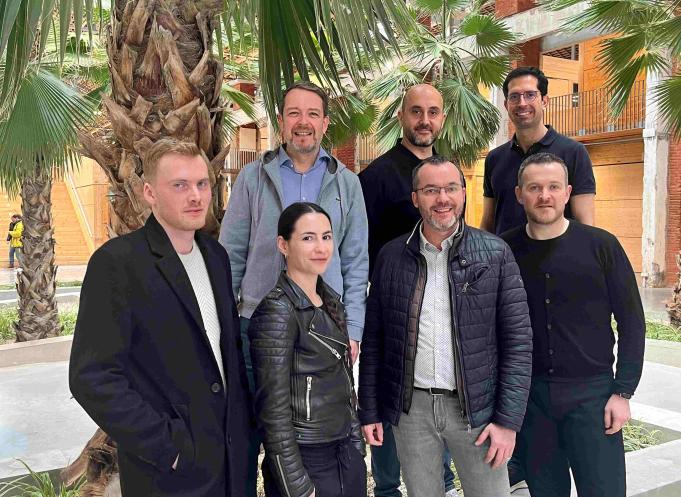 Dans l’ordre de gauche à droite : en bas, Leo Vernisse, Chloé Cano (Axeinos), Cédric Laurent (GBC), Joël Thivet (Reepair) et, en haut, Alexandre Zisa (Ecotrain), Sébastien Vacher (Paccap), Eduardo Silva (Guaeca). (Photo Nubbo