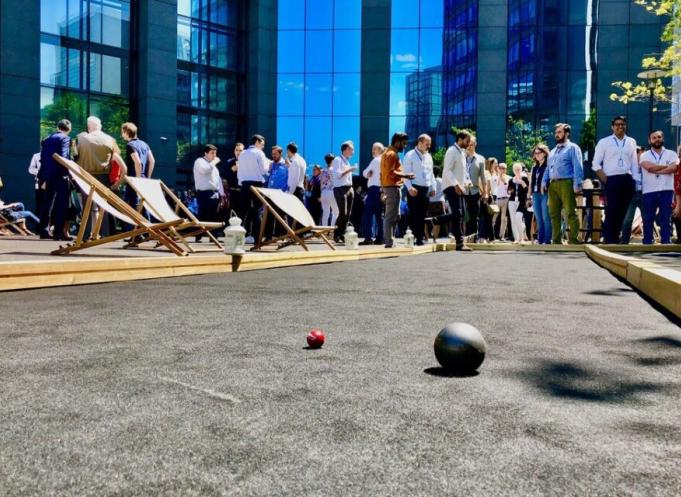 Les Pétancoeurs louent des terrains de pétanque dans les locaux des boîtes, mais aussi à l'extérieur. Le concept débarque à Toulouse et en Occitanie. (Photo : Les Pétancoeurs)