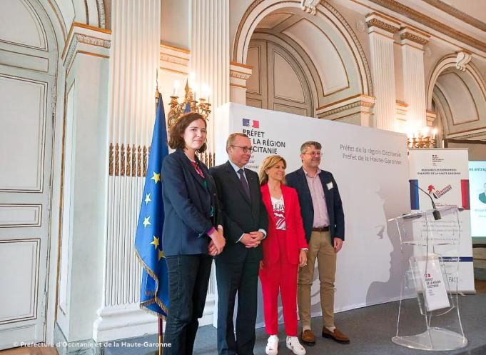 Le préfet de Haute-Garonne Pierre-André Durand en compagnie de Joséphine Labroue (directrice adjointe du réseau, à gauche), Valérie Jimenez (présidente du Groupe Jimenez, à droite) et Mikaël Butterbach (DRH d'Airbus France, à droite). (Photo : Préfecture de la Haute-Garonne)