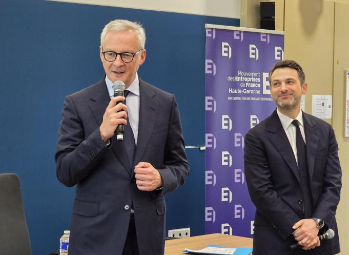 Bruno Le Maire, ancien ministre de l’Économie, des Finances et de la Souveraineté industrielle, énergétique et numérique, et de Fabrice Le Saché, président fondateur d’Aera Group, vice-président du Medef en charge de l’Europe et porte-parole du mouvement patronal. (Photo Dorian Alinaghi)