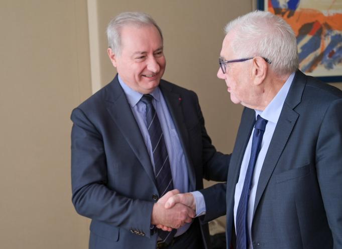 Jean-Luc Moudenc (maire de Toulouse et président de Toulouse Métropole) en compagnie d'Ernesto Maragall (vice-président de l'aire métropolitaine de Barcelone). (Photo : Albert Canalejo)