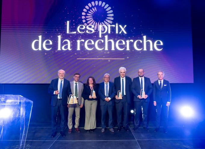 De gauche à droite : Gilles Favre (Fondation Toulouse Cancer Santé), Sylvain Panas (TotalEnergies), Laura Lauture (Prix de la thèse en cancérologie), Didier Simon (StellaGroup), Jean-Philippe Girard (Inserm, Grand Prix de la recherche), Olivier Calvayrac (CNRS, Prix recherche & innovation) et Éric Ducourneau (Laboratoires Pierre Fabre). (Photo : Gwen Bolivan)