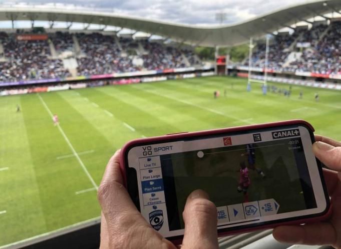 Un match au stade Yves-du-Manoir du club de rugby de Montpellier, qu'équipe Vogo.