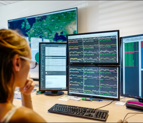 Centre de supervision et de surveillance des parcs éoliens et photovoltaïques d'Europe, basé à Colombiers dans l'Hérault. (Photo EDF)
