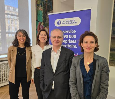 De gauche à droite :  Nadège Fantin, chargée d'études - service études et aménagement du territoire, Marie-Anne Hugo-Magnan, responsables études et aménagement du territoire, Didier Katzenmayer, élu de la CCI Toulouse Haute-Garonne et Christine Bardinet, directrice régional de la Banque de France. (Photo Dorian Alinaghi)