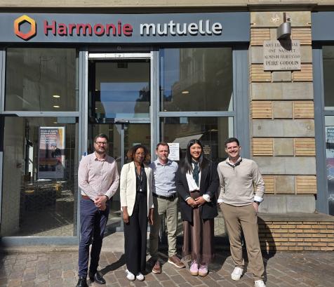 Aurélien Darras (à gauche), expert épargne et retraite Harmonie Mutuelle, Frédéric Malfilatre (au centre), directeur régional Occitanie Harmonie Mutuelle et le groupe Tesseract ont présenté les résultats de l’Observatoire de l’Epargne Retraite en Occitanie 2026. (Photo Dorian Alinaghi)   