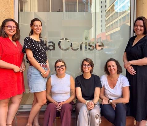 De gauche à droite : Émilie Rodriguez, chargée de relations médias, Bérénice Laconte, chargée de relations médias, Coppélia Bedet, chargée de relations médias junior, Chloé Torz-Dupuis, directrice conseil & co-fondatrice, Sophie Lacroix, directrice conseil & co-fondatrice et Lauren Wharton, chargée de relations médias. (Photo La Cerise)