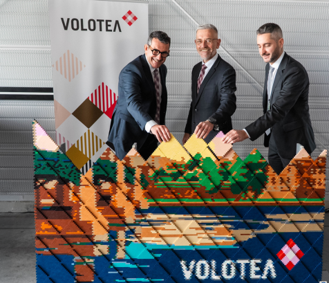 De gauche à droite :  Bruno Balerdi, directeur commercial, clients et communication d’Aéroport Toulouse-Blagnac, Gilles Gosselin, directeur France de Volotea et Gabriel Schmilovich, Chief Strategy Officer Volotea. (Photo aéroport Toulouse-Blagnac)