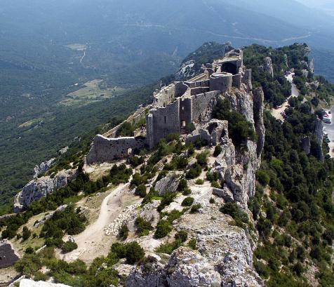  Vestiges du Château de Peyrepertuse à Duilhac-sous-Peyrepertuse. (Photo Wikicommons)