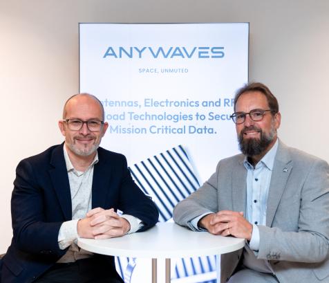 Nicolas Capet, fondateur d'Anywaves et Marc Serres, ancien dirigeant de la Luxembourg Space Agency. (Photo Anywaves)