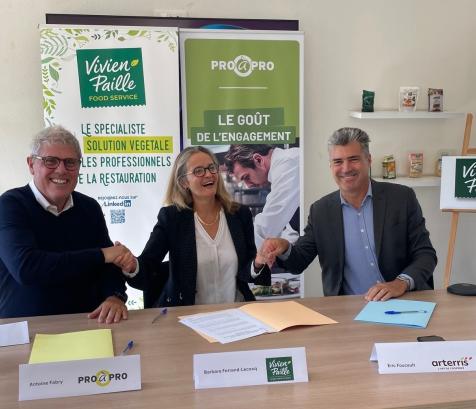 De gauche à droite : Antoine Fabry, directeur général de Pro à Pro, Barbara Ferrand-Lecocq, directrice générale Vivien Paille et Eric Foucault, directeur général d'Arterris. (Photo Agence BPA)