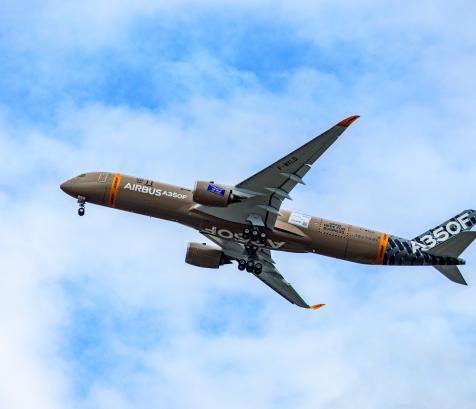 Avec jusqu’à 111 tonnes de charge utile et 8 700 kilomètres d’autonomie annoncés, l’avionneur vise le fret long-courrier. Le programme totalisait déjà 115 commandes à fin août 2026. (Photo Airbus)