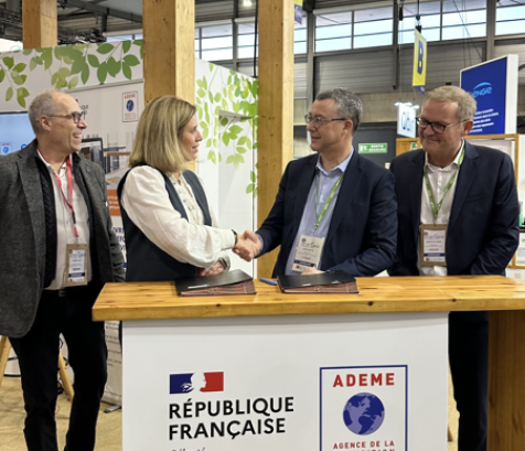 De gauche à droite : Thierry Baig, Céline Vachey, directrice régionale de l'ADEME Occitanie, Alban Mathé, directeur Sud-Ouest de GRDF et Nicolas Le Crenn. (Photo GRDF)