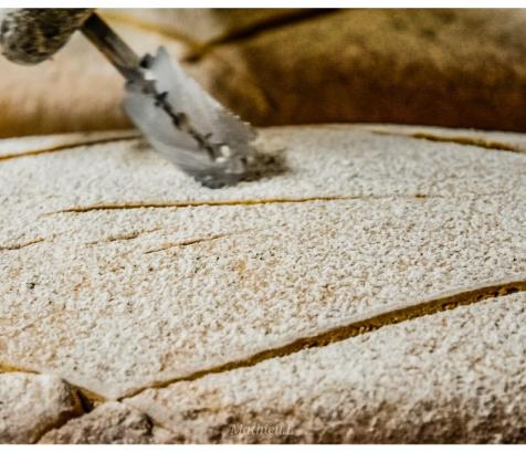 Fondée en 1993, la maison artisanale tarnaise a construit son développement autour d'un parti pris qui traverse les décennies : bio, production artisanale, circuits courts et prix accessible. (Photo Pain & Nature)