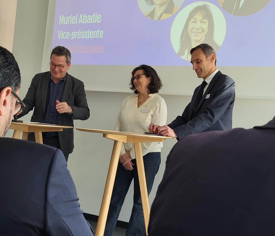 De gauche à droite : Fabrice Lundy, journaliste, Catherine Mallet, présidente du Club ETI Occitanie et co-dirigeante du groupe Actia et Pierre Subreville, directeur régional Sud-Ouest de KPMG. (Photo Dorian Alinaghi)