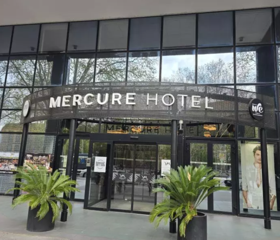 L’ambiance se veut conviviale, avec une installation au cœur du restaurant et un accès direct à la terrasse donnant sur les jardins de Compans-Caffarelli. (Photo Dorian Alinaghi Entreprises Occitanie)