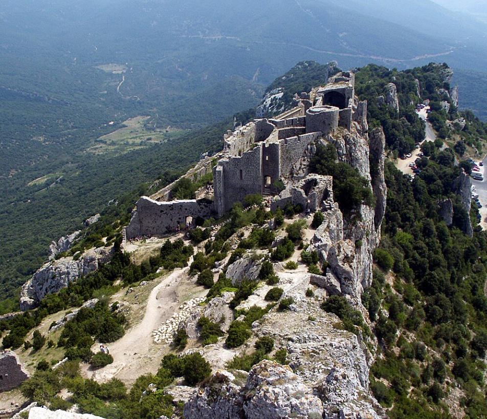  Vestiges du Château de Peyrepertuse à Duilhac-sous-Peyrepertuse. (Photo Wikicommons)