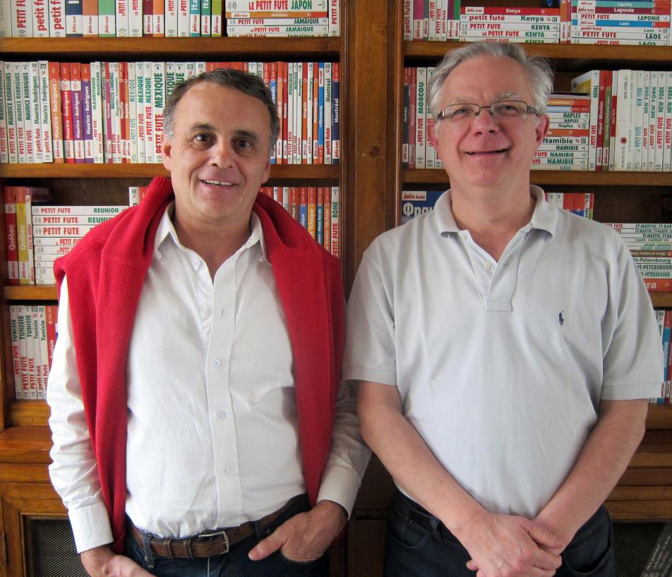 De gauche à droite : Dominique Auzias, gérant-fondateur du Petit Futé et Jean-Paul Labourdette, co-fondateur. (Photo Petit Futé)