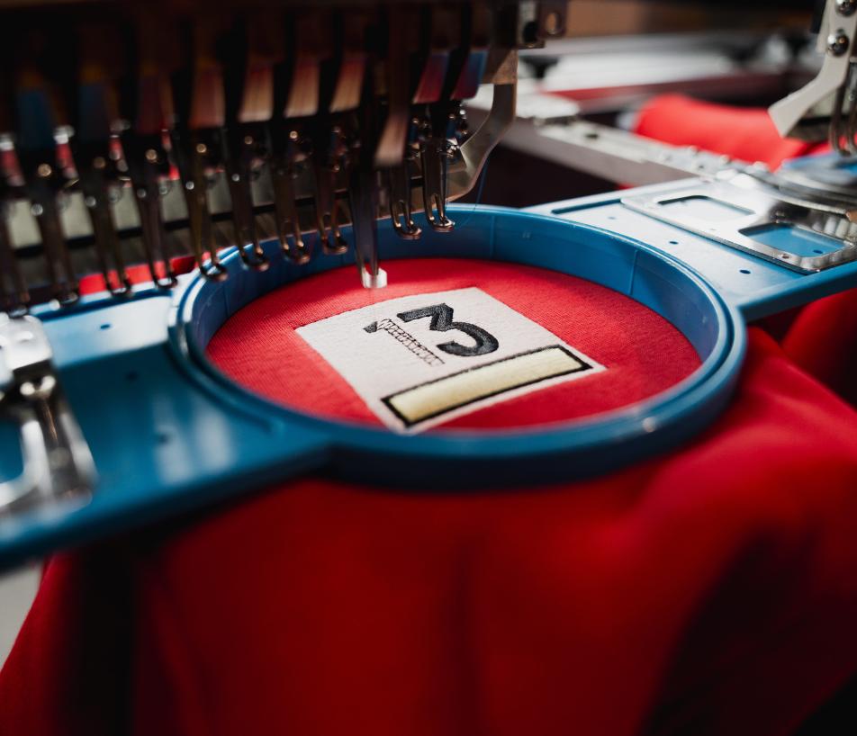 Basée à Toulouse, l’entreprise spécialisée dans l’impression BtoB en ligne franchit un cap stratégique avec l’acquisition de Maingauche, PME implantée à Saint-Jean-de-Védas et experte du textile personnalisable. (Photo PrintOClock)