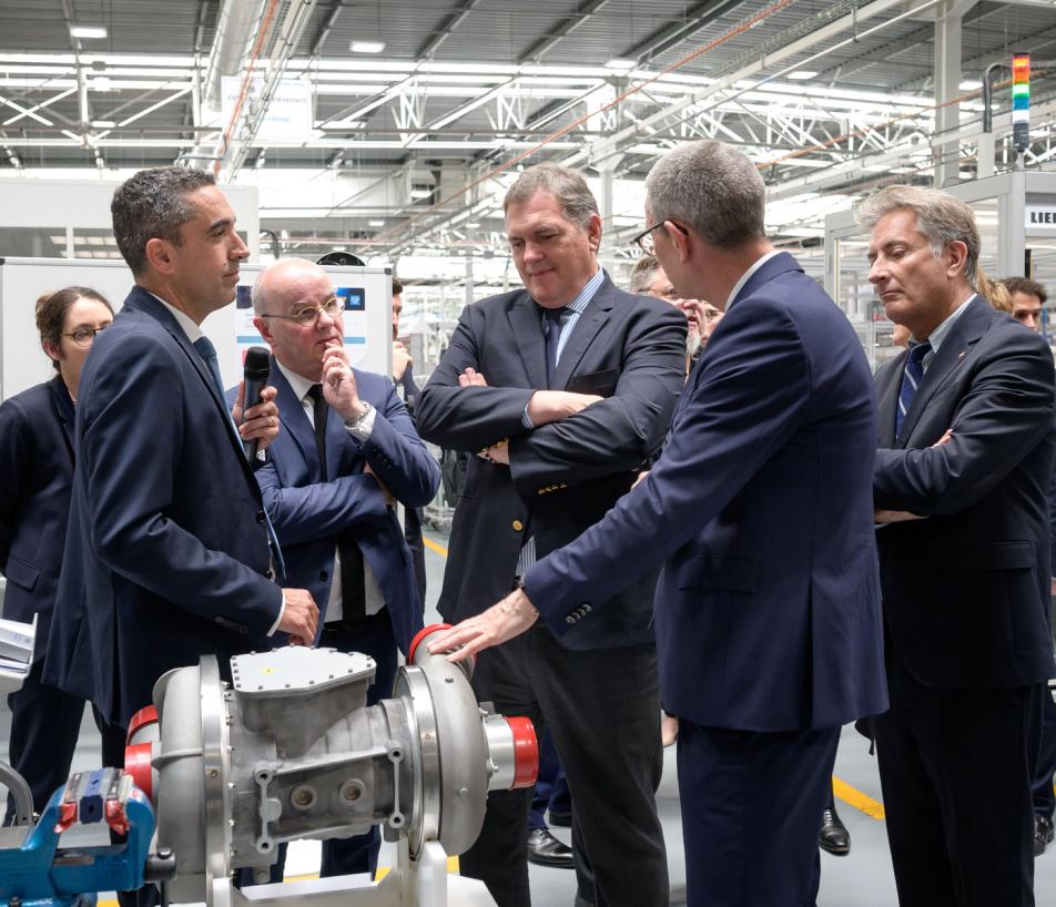 Derrière cette visite ministérielle, un enjeu majeur : accompagner la montée en cadence industrielle, renforcer les capacités de production et préparer les futures générations d’avions. (Photo Liebherr-Aerospace) 