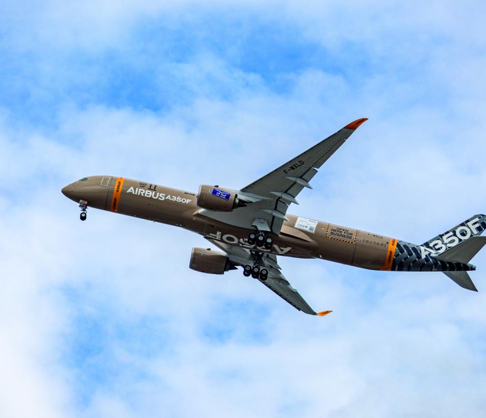 Avec jusqu’à 111 tonnes de charge utile et 8 700 kilomètres d’autonomie annoncés, l’avionneur vise le fret long-courrier. Le programme totalisait déjà 115 commandes à fin août 2026. (Photo Airbus)
