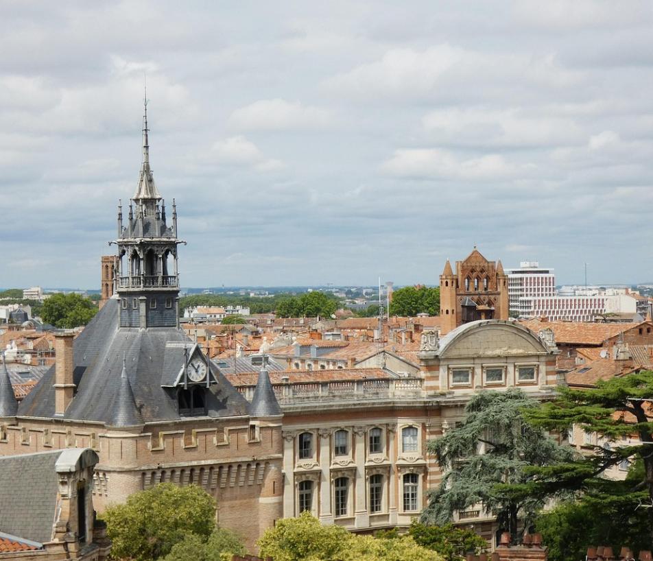 Après plusieurs années de ralentissement, le marché immobilier semble reprendre des couleurs en Haute-Garonne en 2025. Les volumes de transactions repartent à la hausse dans l’ancien et sur les terrains à bâtir, signe d’un retour progressif de la confiance des ménages. (Photo Pixabay)