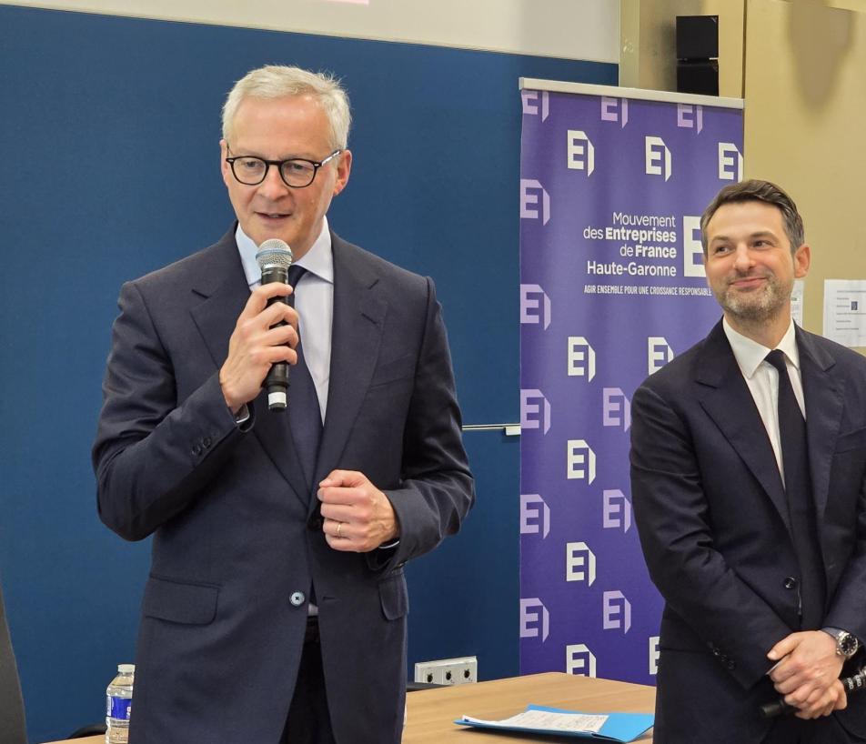 Bruno Le Maire, ancien ministre de l’Économie, des Finances et de la Souveraineté industrielle, énergétique et numérique, et de Fabrice Le Saché, président fondateur d’Aera Group, vice-président du Medef en charge de l’Europe et porte-parole du mouvement patronal. (Photo Dorian Alinaghi)